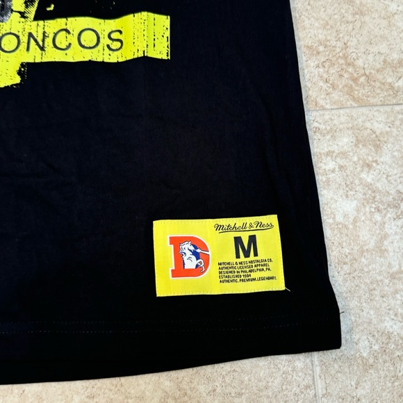 NWT Mitchell & Ness Denver Broncos Neon Pop John Elway T-Shirt Tee Size Medium - Picture 12 of 12